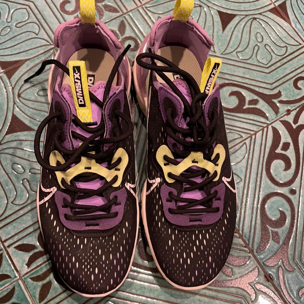 Worn once Nike D/ms/x size 7 women’s sneakers